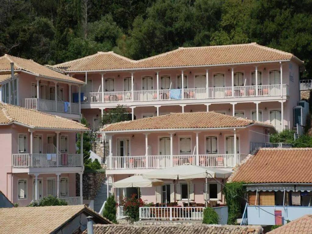 Ionis Hotel