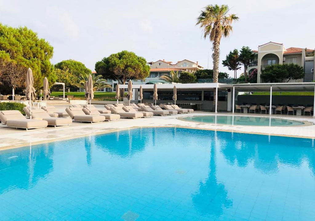 The Bay Hotel & Suites