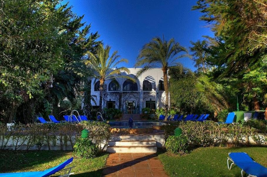 Hurricane Hotel