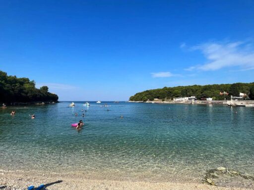 Valsaline Beach, Pula