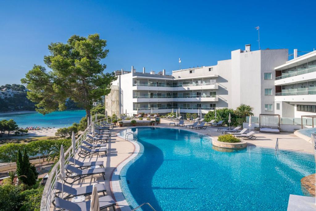 Artiem Audax Adults Only