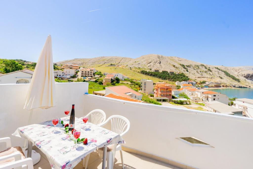Magdalena with mountain and seaview