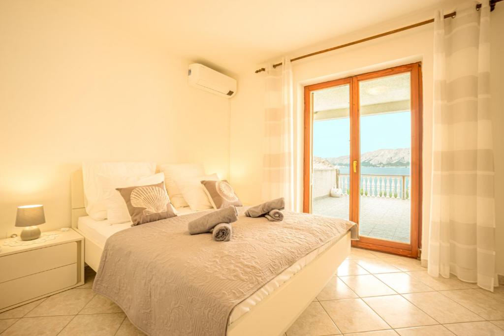 Apartment Bepic with Privat Beach and Boot Dock