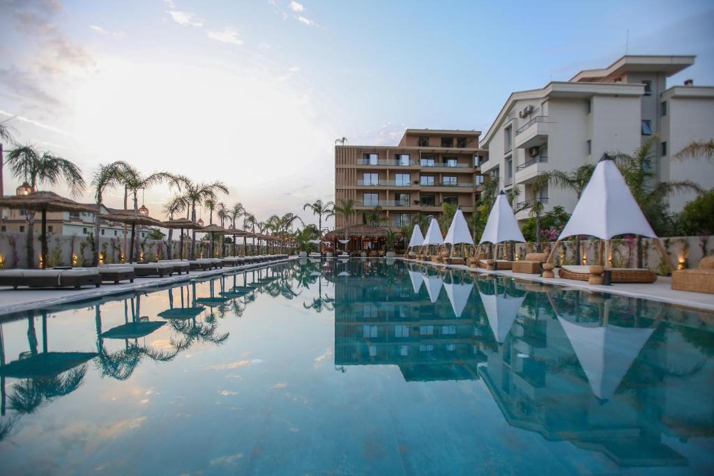 Regina Palm Resort