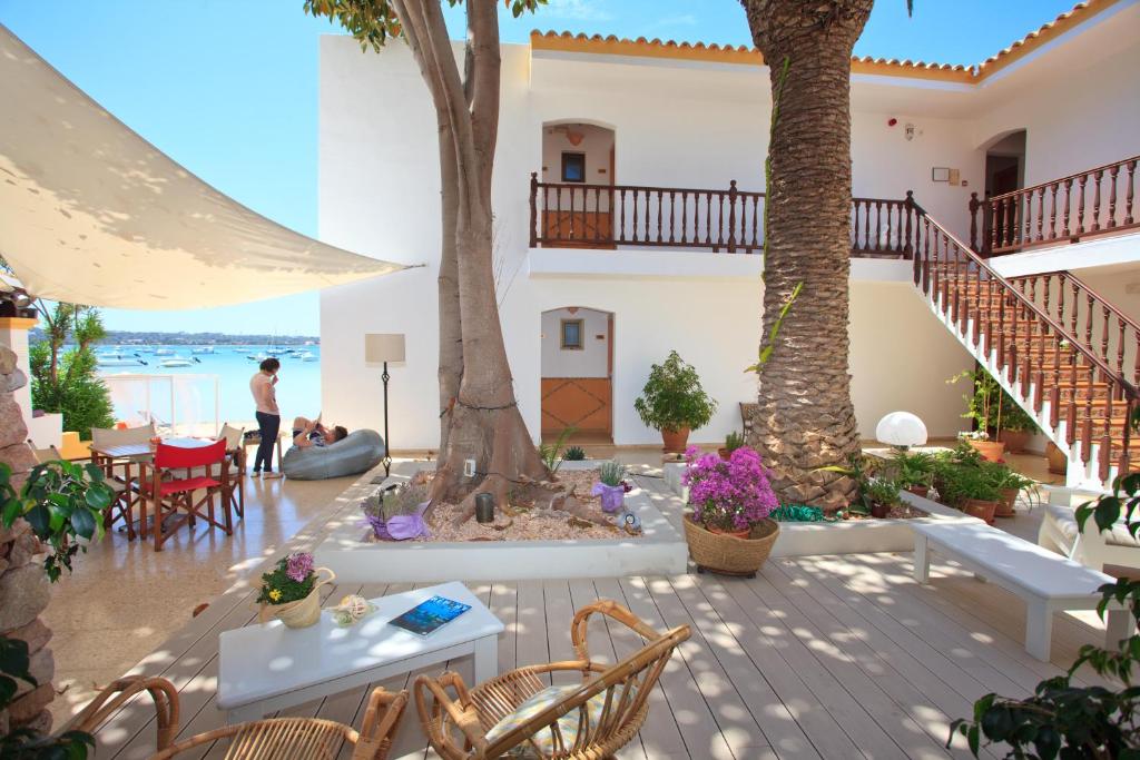 Hostal La Savina
