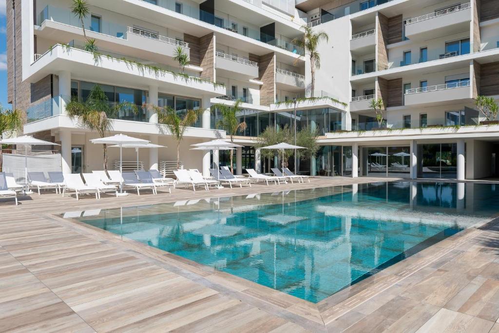 YOUMAMI Suite Hotel
