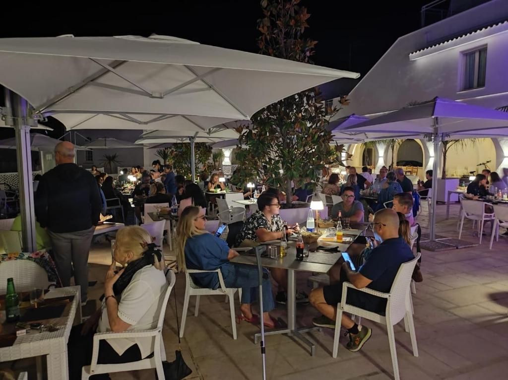 Rosa Marina Frontline Beach